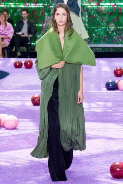 Look 50
